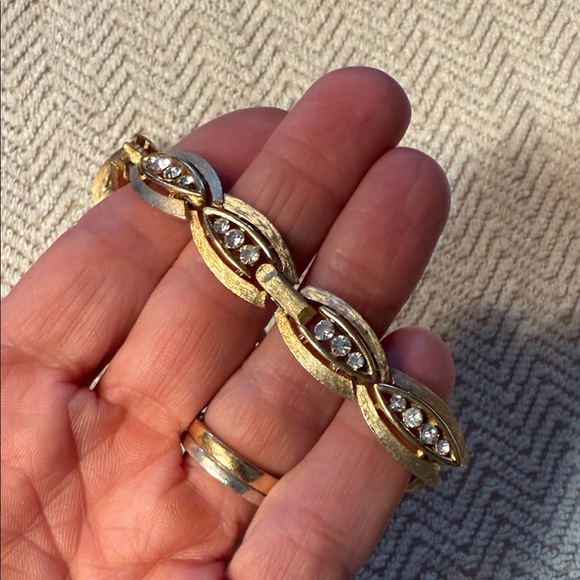 Vintage Elegant Gold and Silver Jewelry Set - Picture 3 of 3